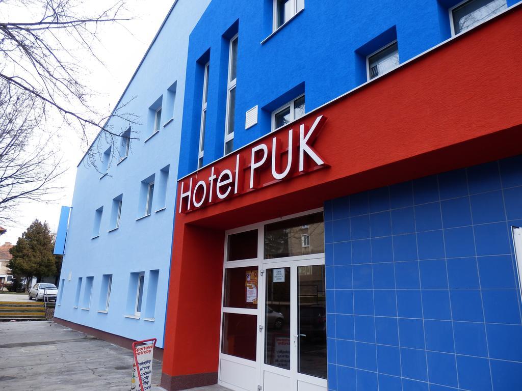 Hotel Puk Topoľčany Kültér fotó